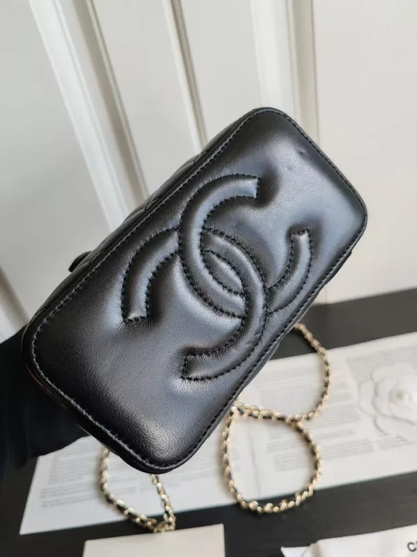 23K chain handle box cosmetic bag