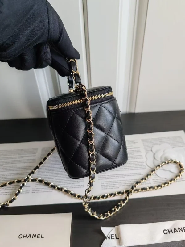 23K chain handle box cosmetic bag