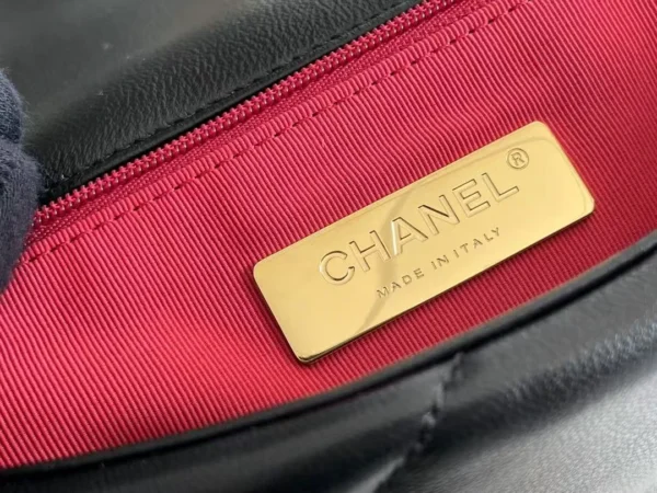 𝐂C 𝟏𝟗𝙗𝙖𝙜 Small size Latest launch of 𝟷𝟿 bag Black