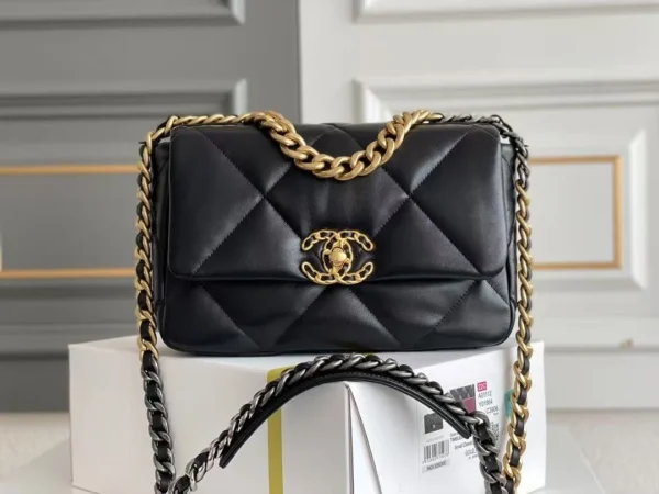 𝐂C 𝟏𝟗𝙗𝙖𝙜 Small size Latest launch of 𝟷𝟿 bag Black