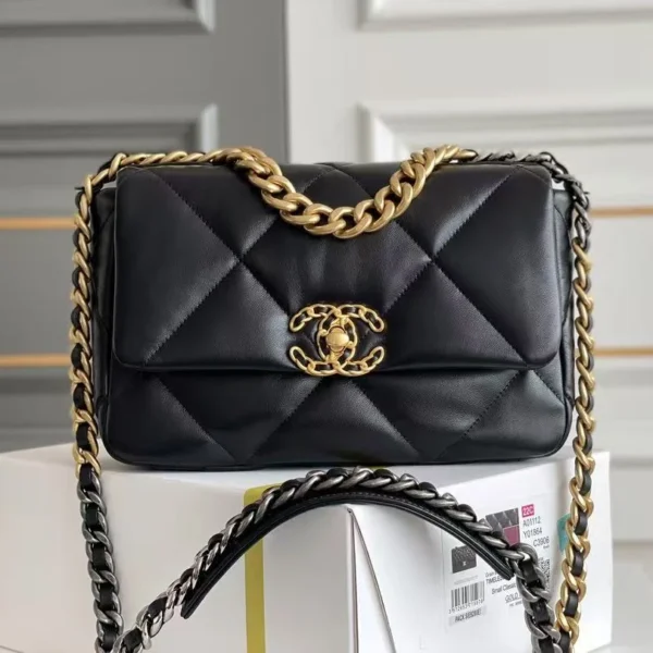𝐂C 𝟏𝟗𝙗𝙖𝙜 Small size Latest launch of 𝟷𝟿 bag Black