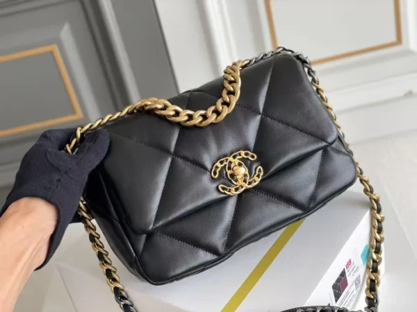 𝐂C 𝟏𝟗𝙗𝙖𝙜 Small size Latest launch of 𝟷𝟿 bag Black