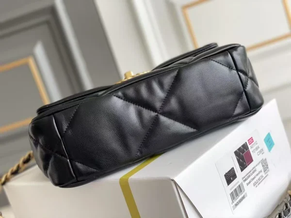 𝐂C 𝟏𝟗𝙗𝙖𝙜 Small size Latest launch of 𝟷𝟿 bag Black