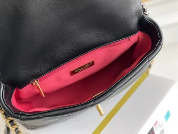 𝐂C 𝟏𝟗𝙗𝙖𝙜 Small size Latest launch of 𝟷𝟿 bag Black
