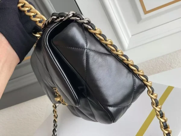 𝐂C 𝟏𝟗𝙗𝙖𝙜 Small size Latest launch of 𝟷𝟿 bag Black