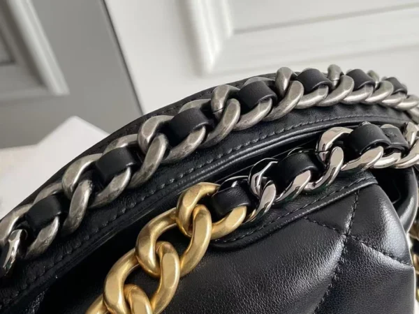 𝐂C 𝟏𝟗𝙗𝙖𝙜 Small size Latest launch of 𝟷𝟿 bag Black