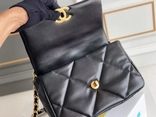 𝐂C 𝟏𝟗𝙗𝙖𝙜 Small size Latest launch of 𝟷𝟿 bag Black