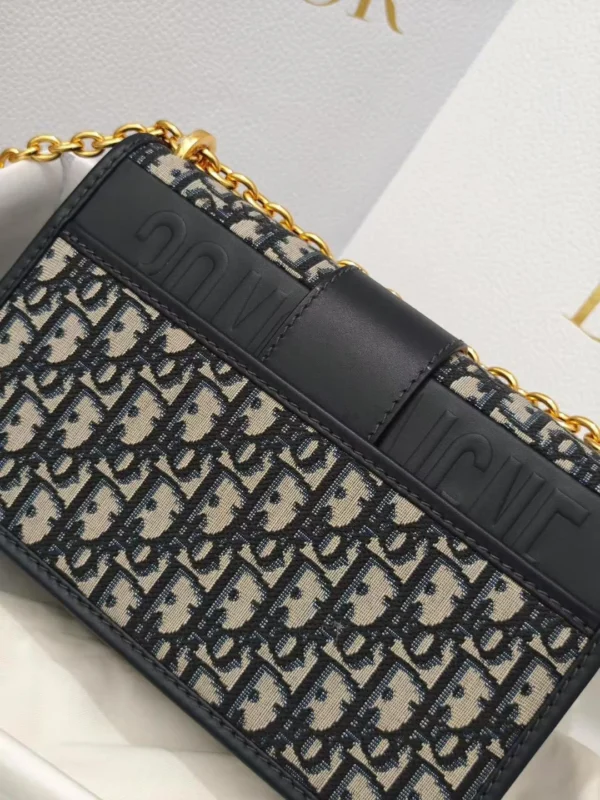 Exclusive 30 Montaigne Large Chain Bag