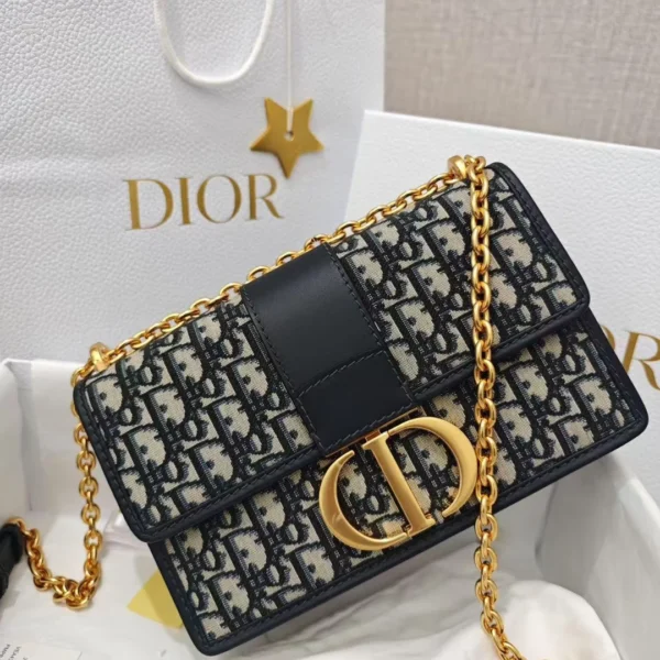 Exclusive 30 Montaigne Large Chain Bag