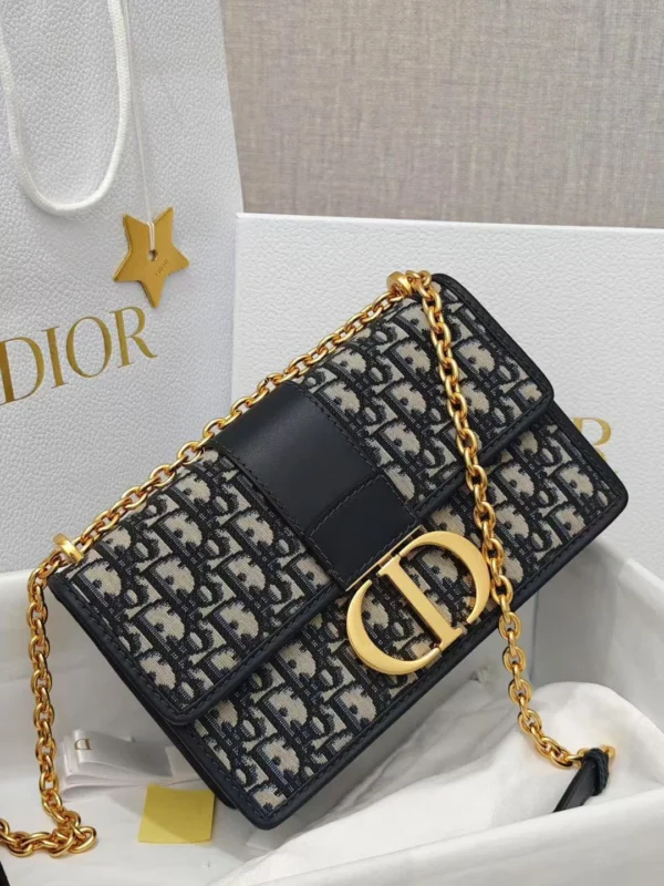 Exclusive 30 Montaigne Large Chain Bag