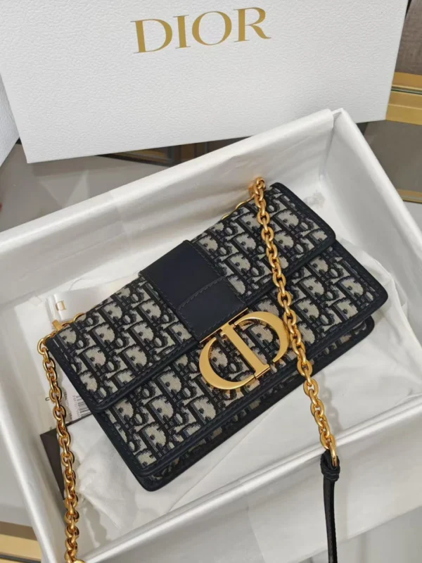 Exclusive 30 Montaigne Large Chain Bag