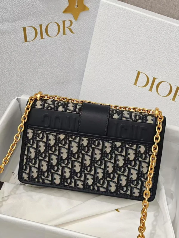 Exclusive 30 Montaigne Large Chain Bag