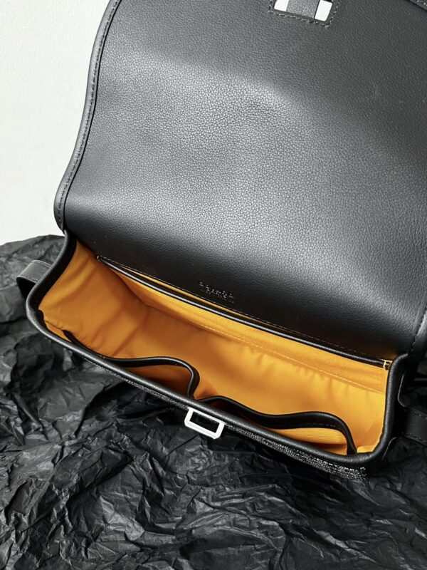 Goyard saddle messenger bag small