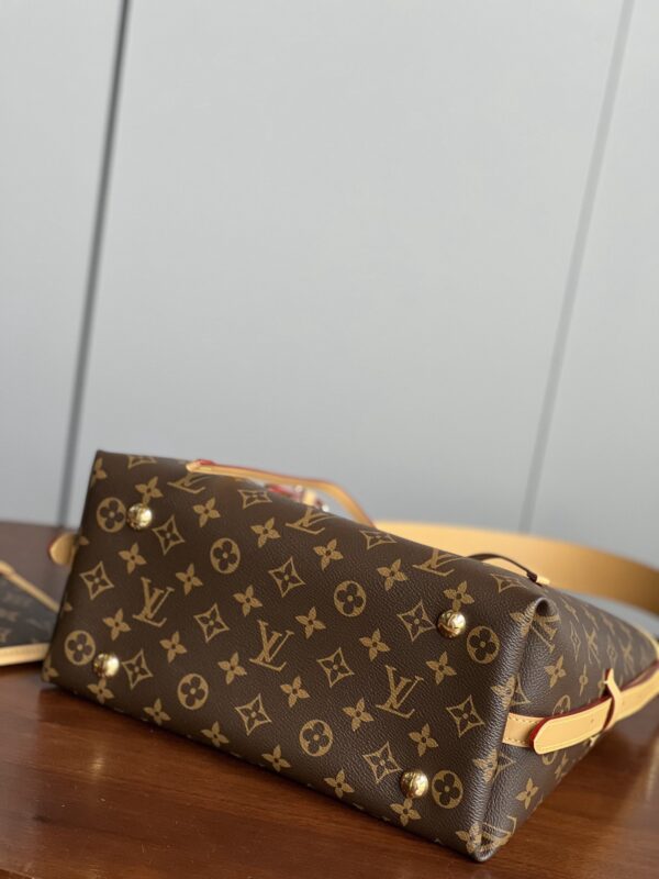 LV：M46203 Original leather CarryAll small handbag