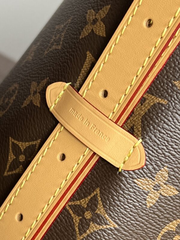 LV：M46203 Original leather CarryAll small handbag