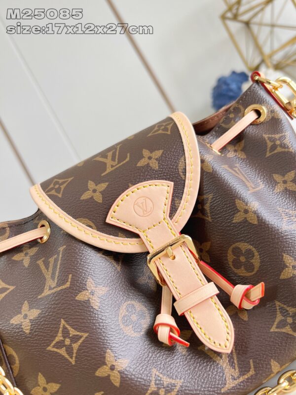 LV: M25085 P650 Odysée Handbag