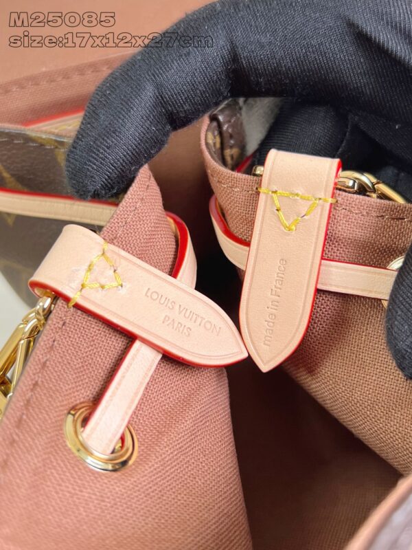 LV: M25085 P650 Odysée Handbag