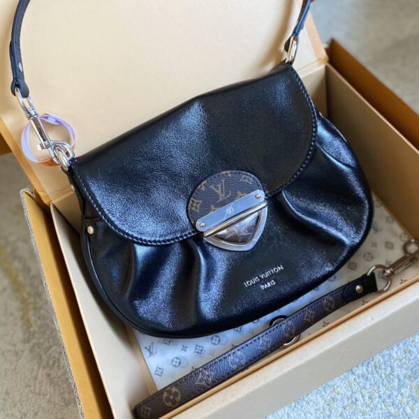 LV：M12192 SunsetVibe Bag