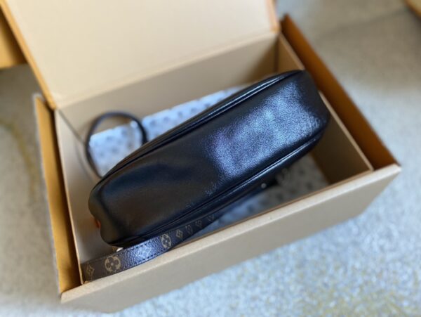 LV：M12192 SunsetVibe Bag
