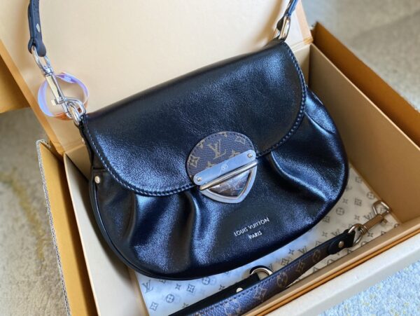 LV：M12192 SunsetVibe Bag