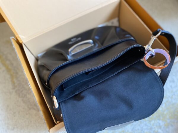 LV：M12192 SunsetVibe Bag