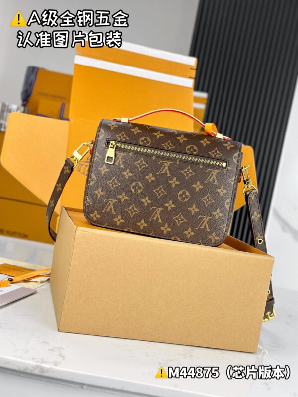 LV: CHETTE MÉTIS handbag M44875