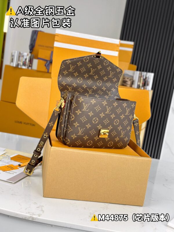 LV: CHETTE MÉTIS handbag M44875