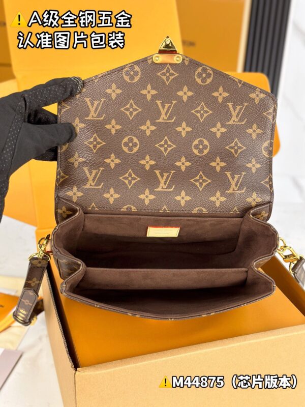 LV: CHETTE MÉTIS handbag M44875
