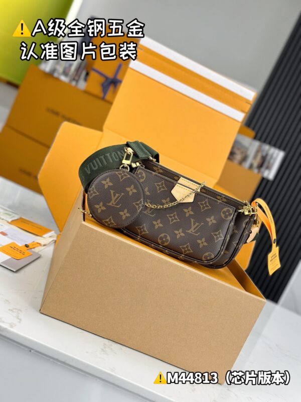 MULTI POCHETTE ACCESSOIRES handbag M44813