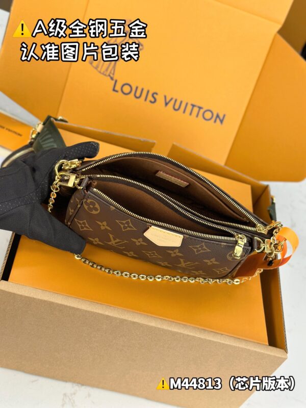 MULTI POCHETTE ACCESSOIRES handbag M44813