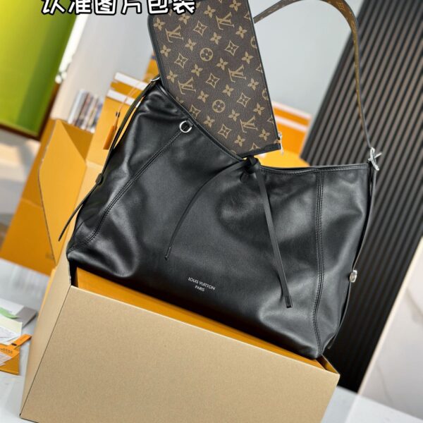 CARRYALL DARK Medium Handbag M25143