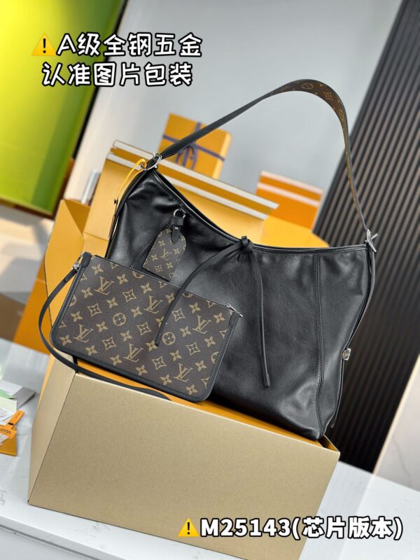 CARRYALL DARK Medium Handbag M25143
