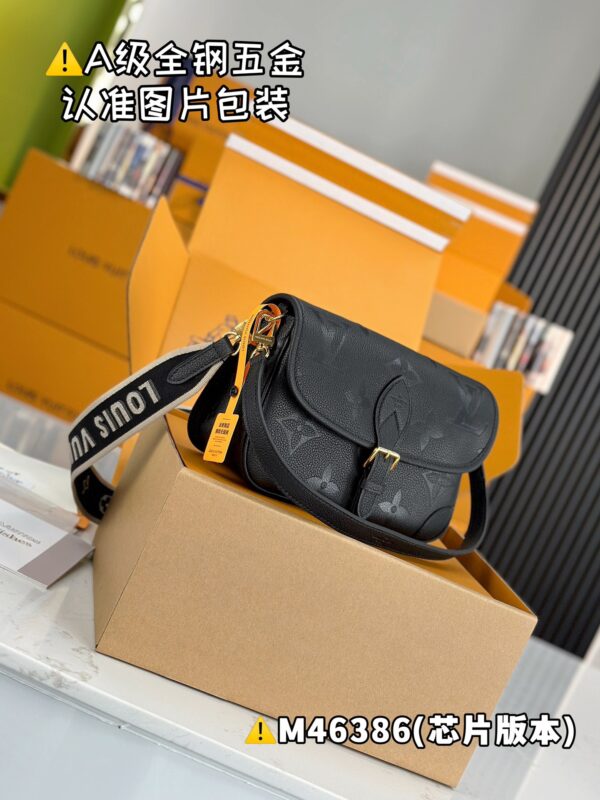 LV：DIANE handbag M46386