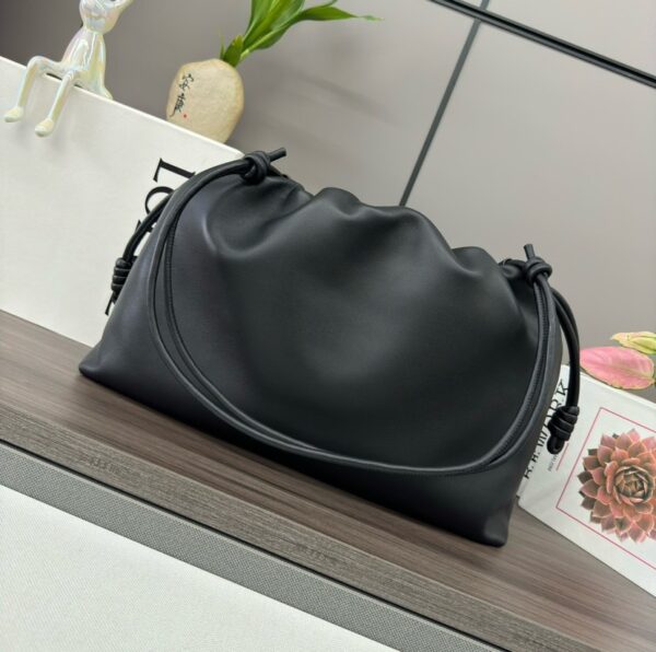 LO℮w℮ Large soft nappa leather Flamenco rse