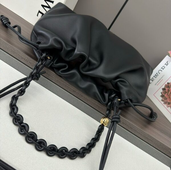 LO℮w℮ Large soft nappa leather Flamenco rse