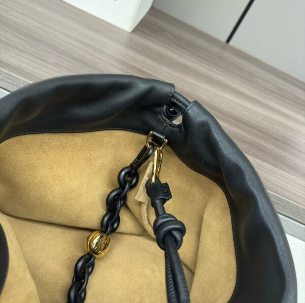 LO℮w℮ Large soft nappa leather Flamenco rse