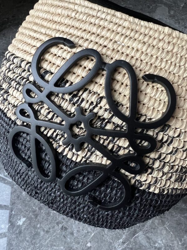 L𝒐𝒆𝒘𝒆🔥Raffia fiber and cow leather honeycomb basket handbag🧺