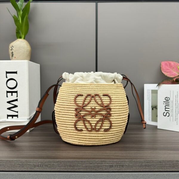 L𝒐𝒆𝒘𝒆🔥Raffia fiber and cow leather honeycomb basket handbag🧺