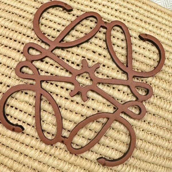 L𝒐𝒆𝒘𝒆🔥Raffia fiber and cow leather honeycomb basket handbag🧺