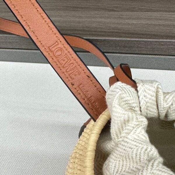 L𝒐𝒆𝒘𝒆🔥Raffia fiber and cow leather honeycomb basket handbag🧺