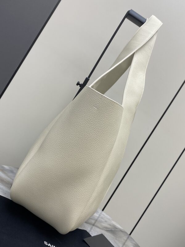 Yves Saint Laurent's new BEA handbag horizontal tote bag