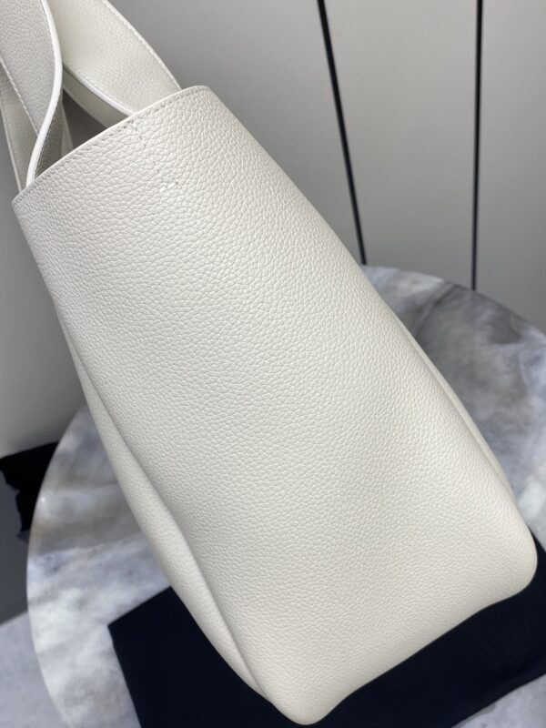 Yves Saint Laurent's new BEA handbag horizontal tote bag