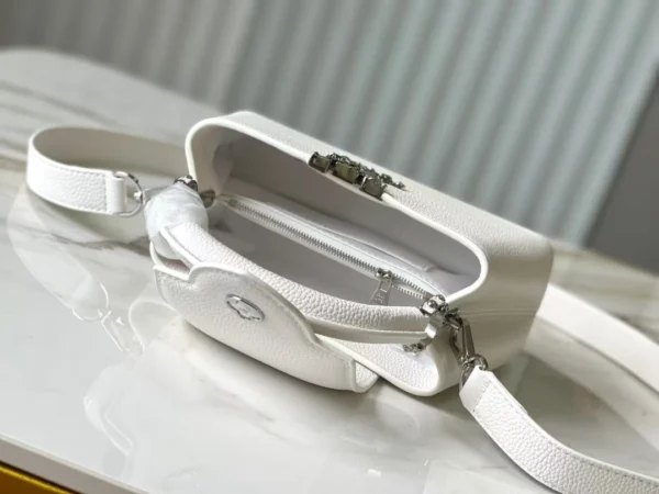M24671 White Medium