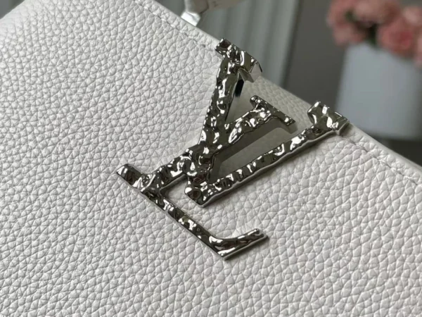 M24671 White Medium