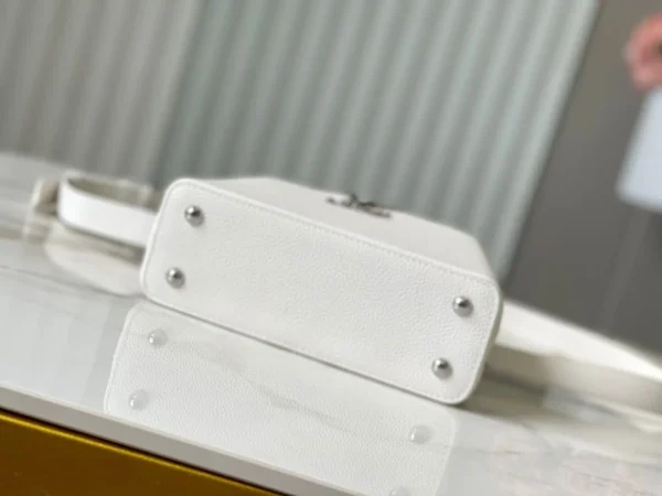 M24671 White Medium