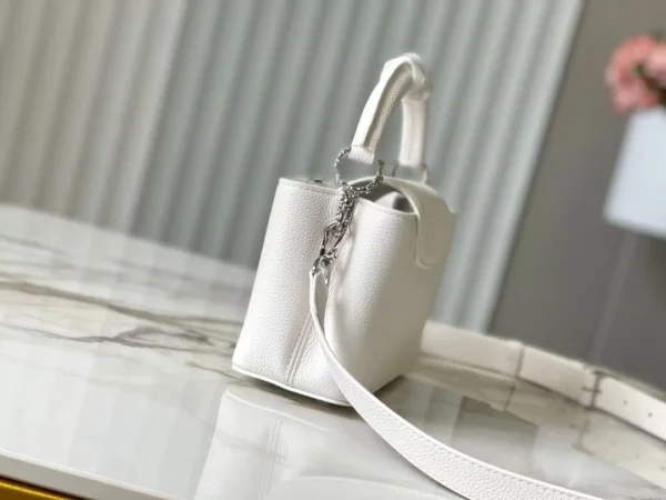 M24671 White Medium