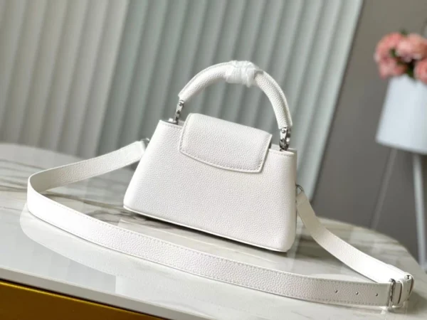 M24671 White Medium