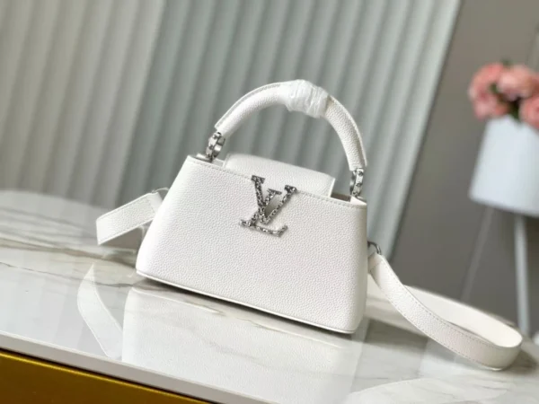 M24671 White Medium