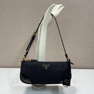 𝐂C 𝟏𝟗𝙗𝙖𝙜 Small size Latest launch of 𝟷𝟿 bag Black