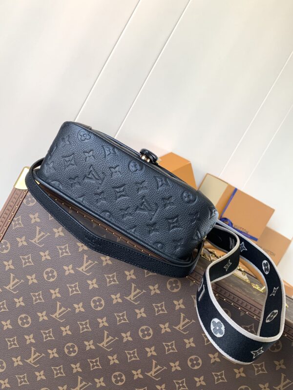 Lv m46386